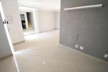 Sala de casa de condomínio à venda com 3 quartos, 80m² em Parque Imperador, Campinas