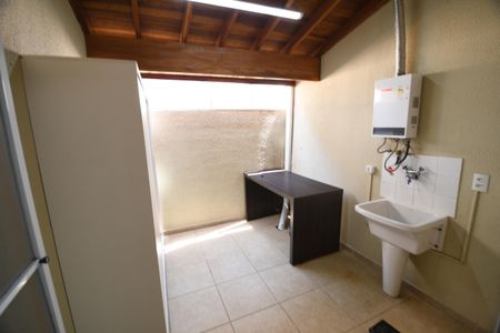 Casa de condomínio à venda com 80m², 3 quartos e 2 vagasÁrea de Serviço