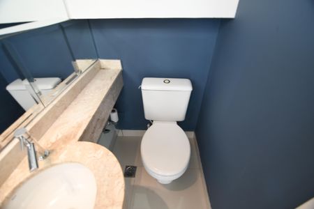 Casa de condomínio à venda com 80m², 3 quartos e 2 vagasLavabo