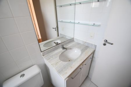 Casa de condomínio à venda com 80m², 3 quartos e 2 vagasBanheiro Social