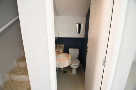 Casa de condomínio à venda com 80m², 3 quartos e 2 vagasLavabo