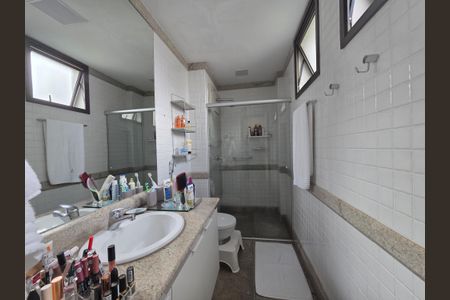 Apartamento à venda com 180m², 4 quartos e 3 vagasBanheiro da Suite 2