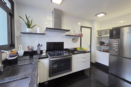 Apartamento à venda com 180m², 4 quartos e 3 vagasCozinha