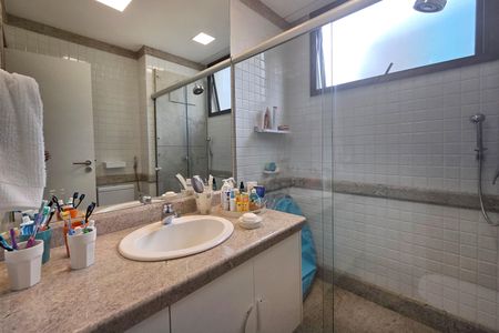 Apartamento à venda com 180m², 4 quartos e 3 vagasBanheiro