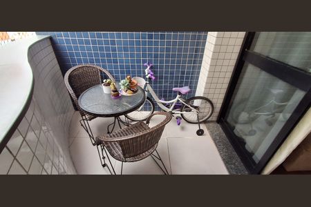 Apartamento à venda com 105m², 3 quartos e 2 vagas Apartamento à venda com 105m², 3 quartos e 2 vagasVaranda