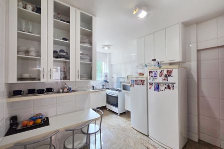 Apartamento à venda com 260m², 4 quartos e 3 vagas Apartamento à venda com 260m², 4 quartos e 3 vagasCozinha