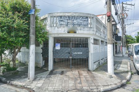 Casa para alugar com 220m², 4 quartos e 2 vagas Casa para alugar com 220m², 4 quartos e 2 vagasFachada