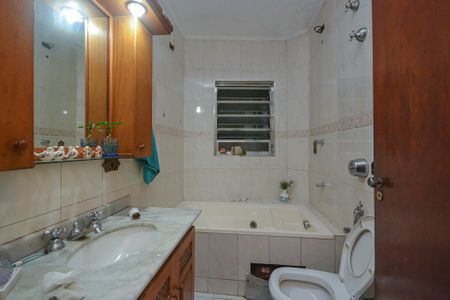 Casa para alugar com 220m², 4 quartos e 2 vagas Casa para alugar com 220m², 4 quartos e 2 vagasBanheiro 2