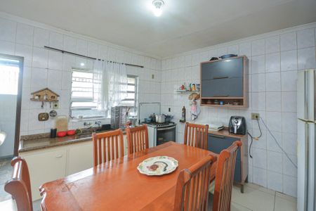 Casa para alugar com 220m², 4 quartos e 2 vagas Casa para alugar com 220m², 4 quartos e 2 vagasCozinha