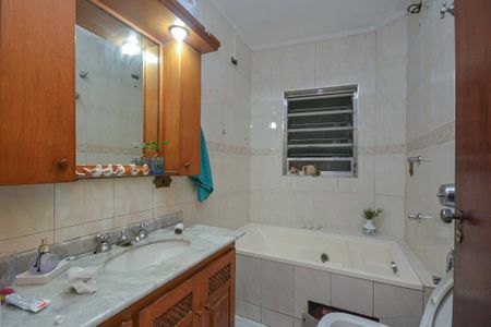 Casa para alugar com 220m², 4 quartos e 2 vagas Casa para alugar com 220m², 4 quartos e 2 vagasBanheiro 2