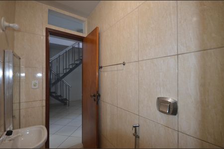 Casa de condomínio para alugar com 140m², 3 quartos e sem vagaBanheiro Social