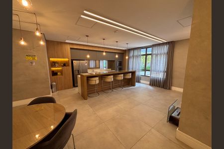 Apartamento para alugar com 68m², 2 quartos e 1 vagasala de festa