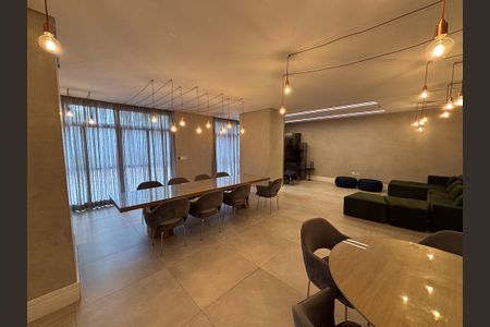 Apartamento para alugar com 68m², 2 quartos e 1 vagasala de festa