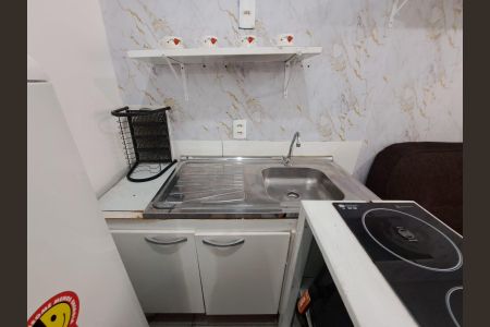 Cozinha de apartamento para alugar com 1 quarto, 24m² em Bonfim, Osasco