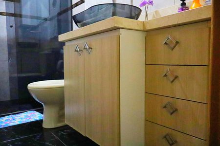 Casa à venda com 250m², 5 quartos e 4 vagasBanheiro Social 02/ Casa 01