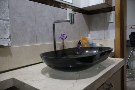 Casa à venda com 250m², 5 quartos e 4 vagasBanheiro Social 02/ Casa 01