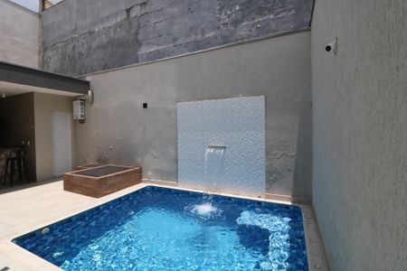 Casa à venda com 210m², 3 quartos e 4 vagasPiscina