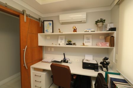 Escritório de casa à venda com 3 quartos, 210m² em Vila Lucia, São Paulo