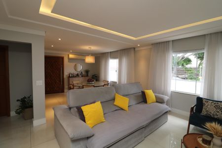 Sala de casa à venda com 3 quartos, 210m² em Vila Lucia, São Paulo