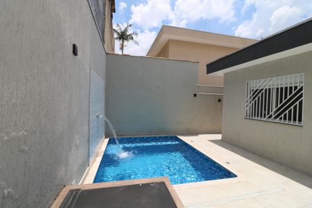 Casa à venda com 210m², 3 quartos e 4 vagasPiscina
