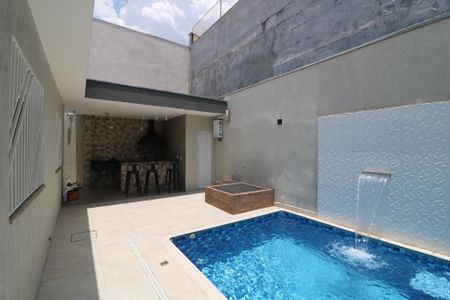 Casa à venda com 210m², 3 quartos e 4 vagasPiscina