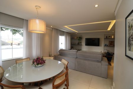 Sala de casa à venda com 3 quartos, 210m² em Vila Lucia, São Paulo