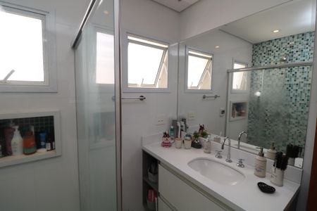 Casa à venda com 210m², 3 quartos e 4 vagasBanheiro da Suíte