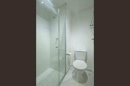 Banheiro de apartamento para alugar com 1 quarto, 27m² em Pinheiros, São Paulo