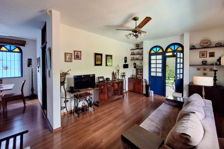 Sala 1 de casa para alugar com 2 quartos, 80m² em Itaipu, Niterói