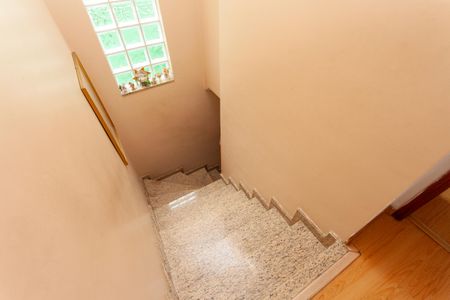 Casa à venda com 136m², 3 quartos e 2 vagasEscada