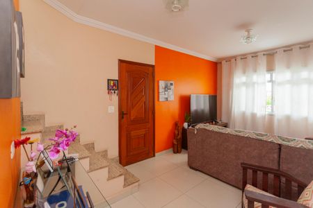 Casa à venda com 136m², 3 quartos e 2 vagasSala