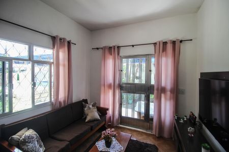 Sala de casa para alugar com 4 quartos, 190m² em Bnh, Mesquita