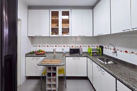 Apartamento para alugar com 100m², 2 quartos e 2 vagas Apartamento para alugar com 100m², 2 quartos e 2 vagasCozinha