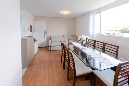 Sala de apartamento à venda com 2 quartos, 55m² em Padre Eustáquio, Belo Horizonte