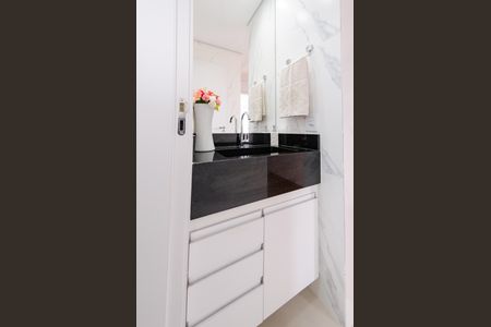 Apartamento à venda com 73m², 2 quartos e 1 vaga Apartamento à venda com 73m², 2 quartos e 1 vagaBanheiro social