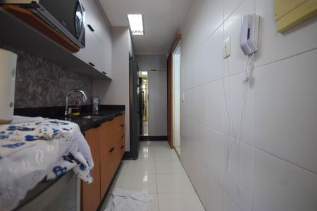 Apartamento para alugar com 96m², 3 quartos e 2 vagas Apartamento para alugar com 96m², 3 quartos e 2 vagasCozinha e Área de Serviço