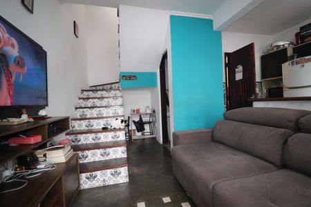 Casa à venda com 60m², 2 quartos e 2 vagasSala