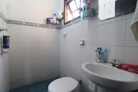 Casa à venda com 60m², 2 quartos e 2 vagasBanheiro 1