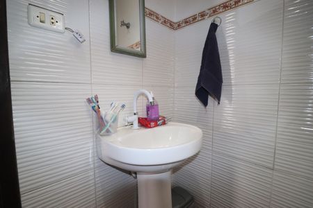 Casa à venda com 60m², 2 quartos e 2 vagasLavabo