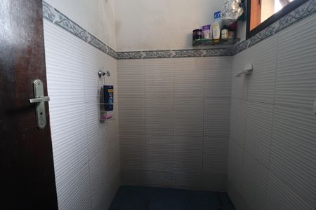 Casa à venda com 60m², 2 quartos e 2 vagasBanheiro 1
