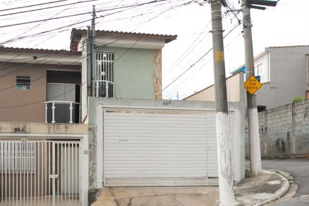 Casa para alugar com 80m², 2 quartos e 2 vagas Casa para alugar com 80m², 2 quartos e 2 vagasFachada