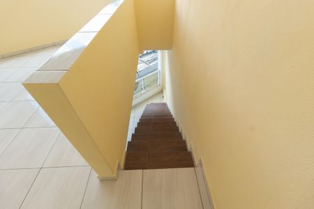 Casa para alugar com 90m², 3 quartos e sem vaga Casa para alugar com 90m², 3 quartos e sem vagaEscada