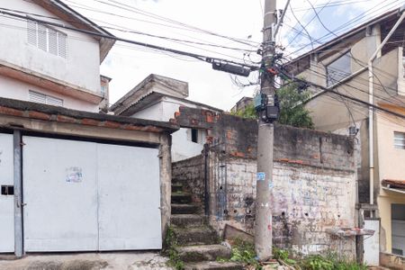 Fachada de casa para alugar com 1 quarto, 50m² em Jardim Angela Maria, Carapicuíba