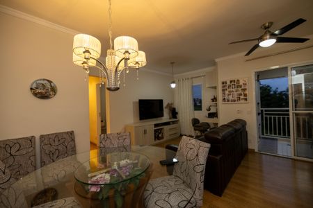 Sala de apartamento à venda com 2 quartos, 73m² em Jardim Tupanci, Barueri