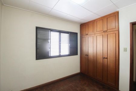 Casa à venda com 225m², 4 quartos e 6 vagas Casa à venda com 225m², 4 quartos e 6 vagasQuarto 2