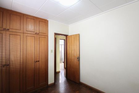 Casa à venda com 225m², 4 quartos e 6 vagas Casa à venda com 225m², 4 quartos e 6 vagasQuarto 2