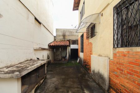 Casa à venda com 225m², 4 quartos e 6 vagas Casa à venda com 225m², 4 quartos e 6 vagasQuintal