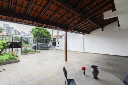 Casa à venda com 225m², 4 quartos e 6 vagas Casa à venda com 225m², 4 quartos e 6 vagasGaragem