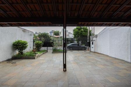 Casa à venda com 225m², 4 quartos e 6 vagas Casa à venda com 225m², 4 quartos e 6 vagasGaragem