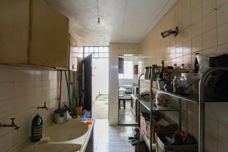 Casa à venda com 225m², 4 quartos e 6 vagas Casa à venda com 225m², 4 quartos e 6 vagasÁrea de Serviço